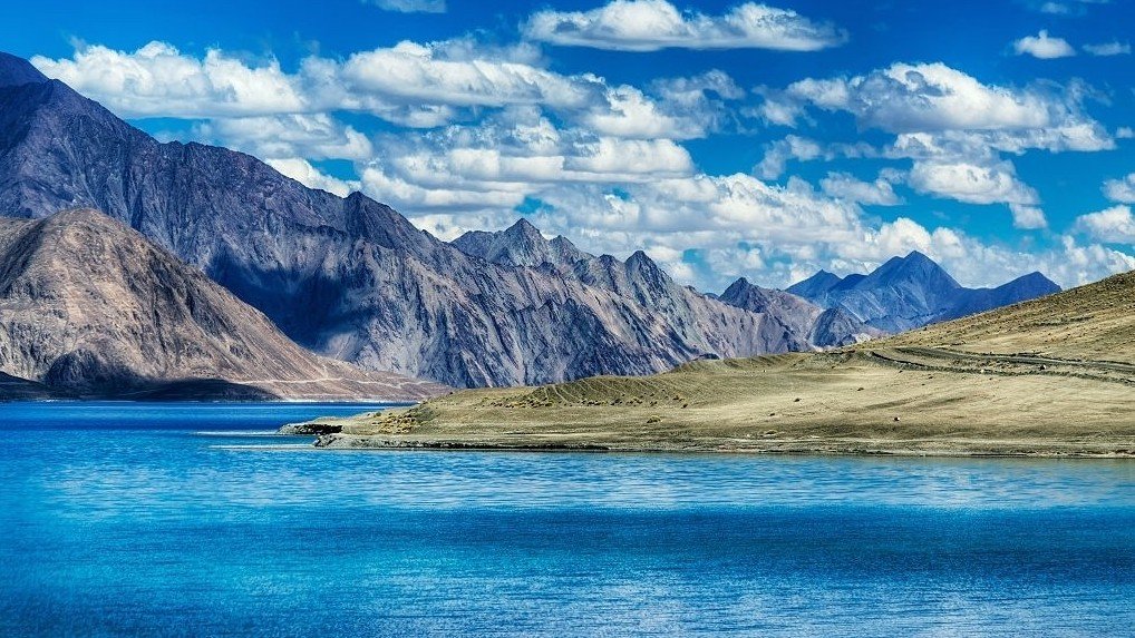 Beautiful Lakes in Himalayas презентация