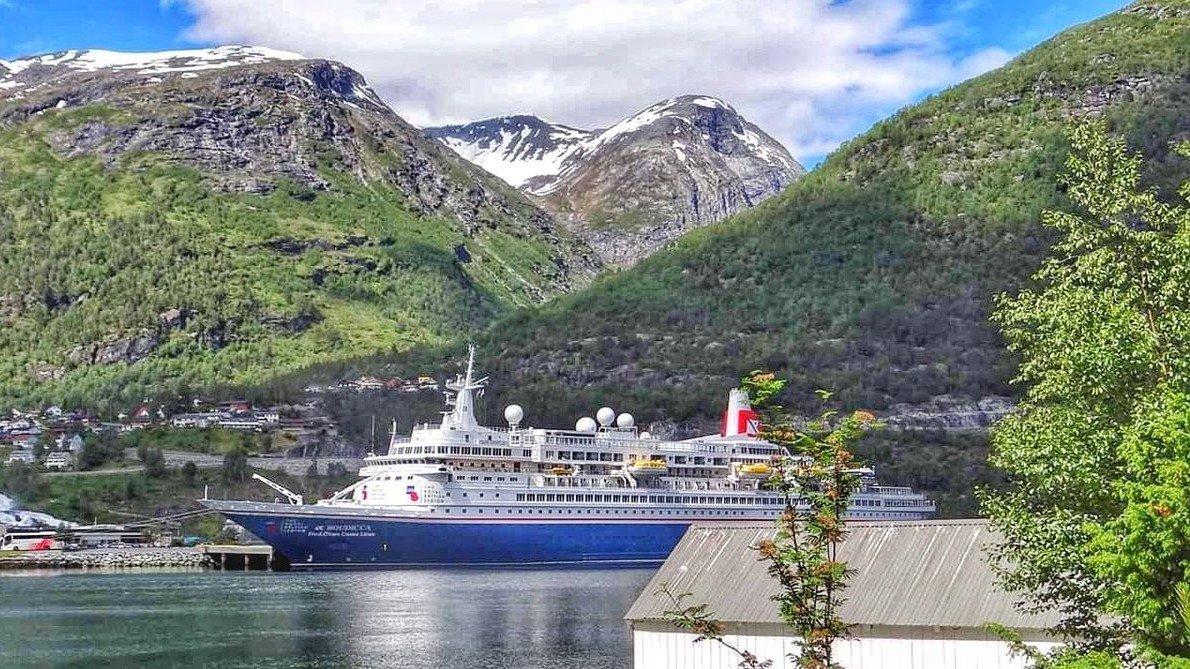 Iceland Cruise From UK 2023-2024 | Best Iceland Cruise Deals