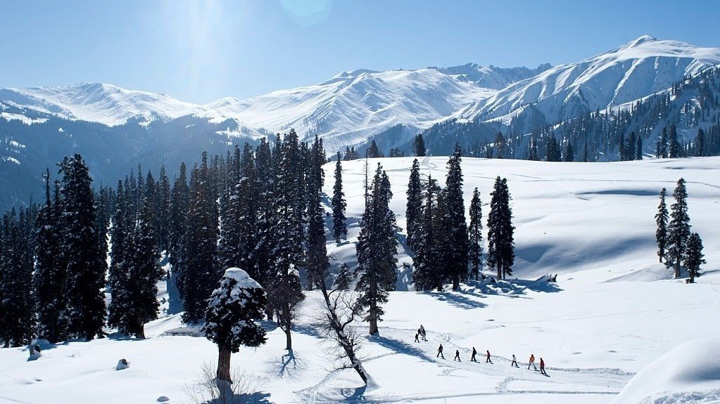 5 Day Skiing in Gulmarg, 2024 Kashmir | Holiday Moods Adventures